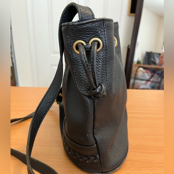 Saddle River Black Leather Drawstring Bucket Handbag Purse Crossbody - Picture 7 of 14
